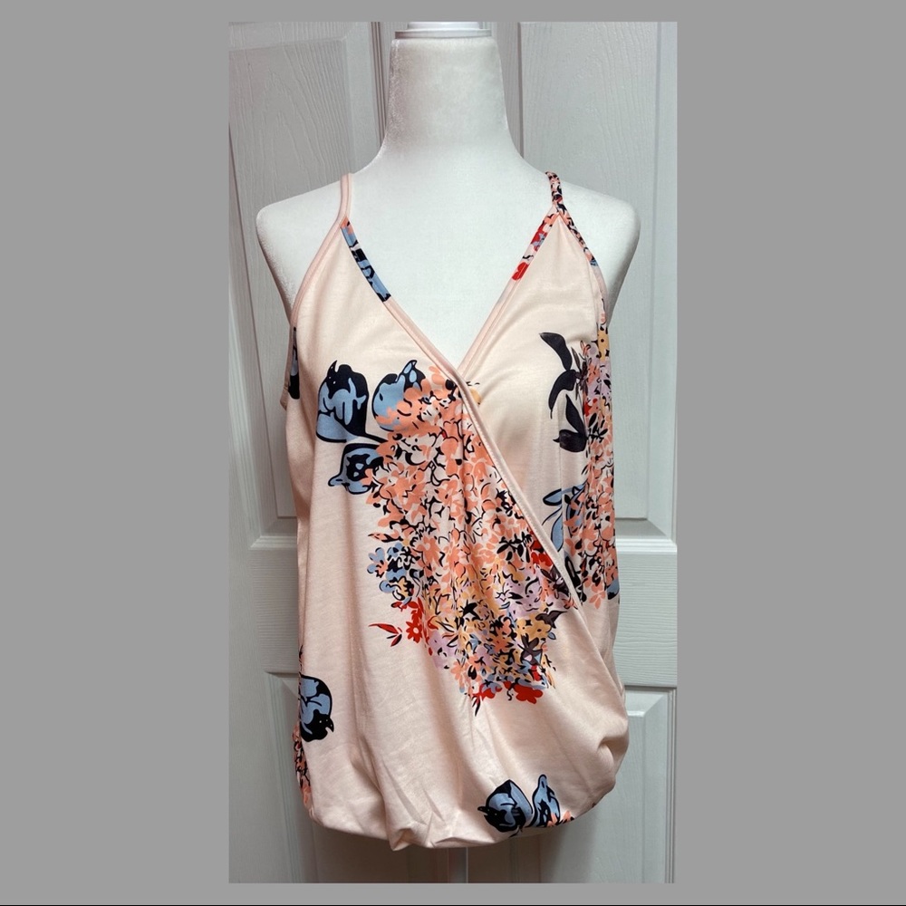 Aokosor Womens Size M V Neck Floral Spaghetti Strap Tank. NWT. PERFECT CONDITION